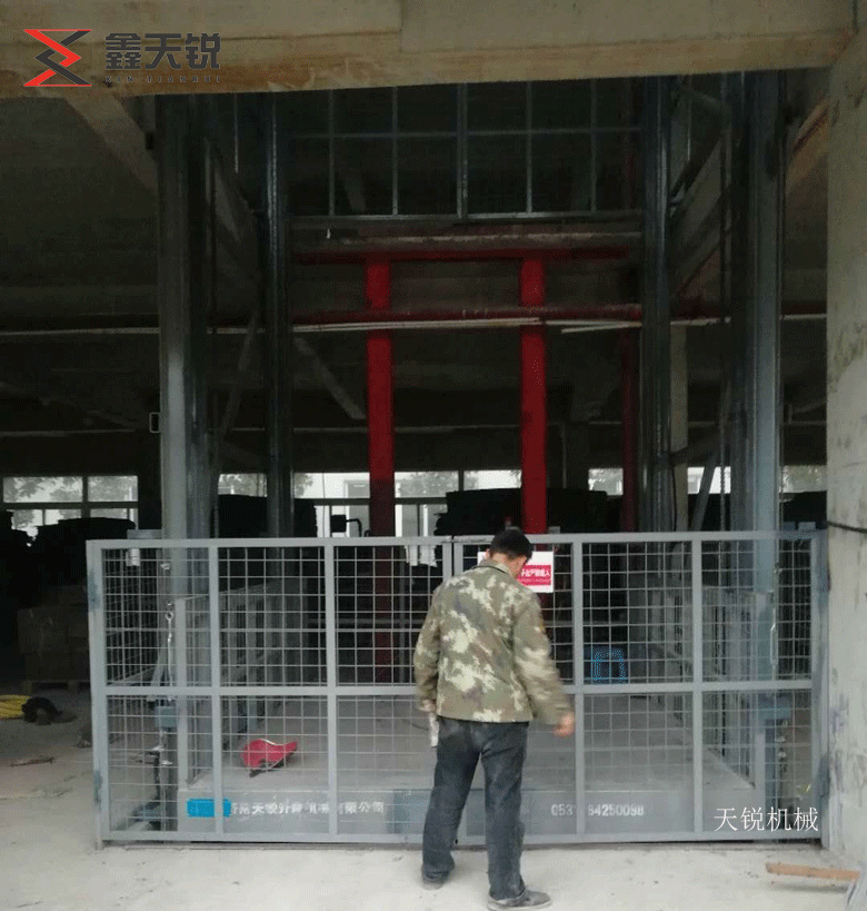 哈尔滨10吨液压货梯交付使用